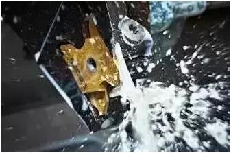 防止切削液發(fā)臭，還鋁合金壓鑄車間一個(gè)良好的環(huán)境